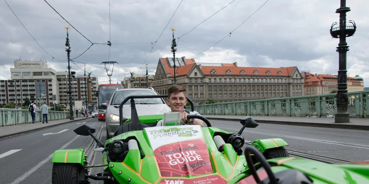 Za volantem motorové tříkolky: Až 2hodinová jízda Prahou v nadupaném vozítku