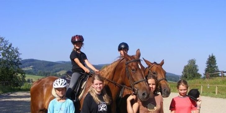 Prázdniny v sedle: týdenní dětský tábor u koní v Beskydech