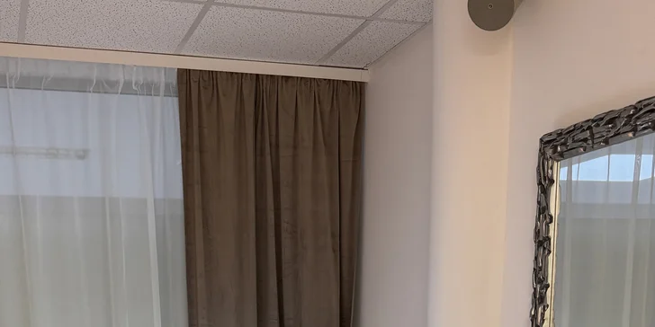 Základní kosmetika je na cca hodinu, ošetření Jalupro Glow Peel na 30 minut. 