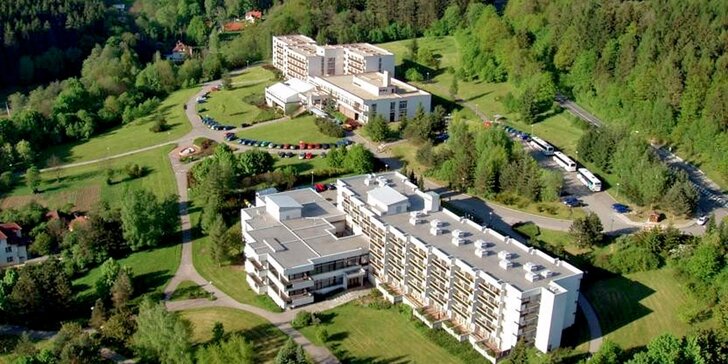 Jarní wellness pobyt v Luhačovicích: Masáže, bazén i polopenze v hotelu Harmonie