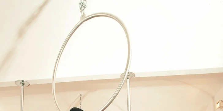 Lekce závěsné akrobacie na kruhu Aerial Hoop pro jednu nebo dvě tanečnice