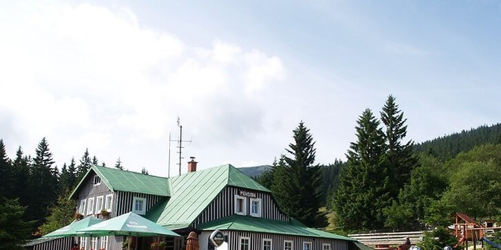 Pohodová dovča v pravé horské chatě uprostřed Krkonošského národního parku