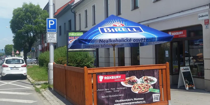 Dvě pizzy podle vašeho výběru: 17 druhů včetně tvarůžkové