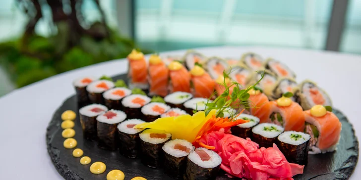 Famózny sushi set pre 2 osoby, ktorý obsahuje 36 lahodných kúskov