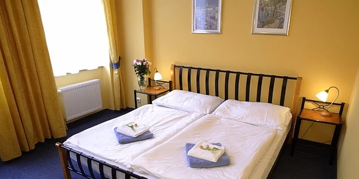 Na lázeňské promenádě: Dvě noci v hotelu se snídaní a lahví vína
