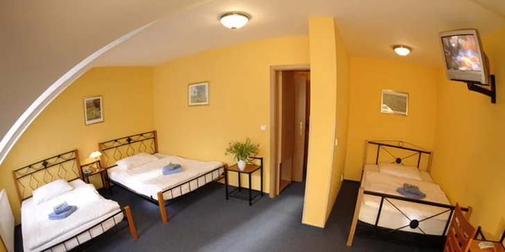 Na lázeňské promenádě: Dvě noci v hotelu se snídaní a lahví vína