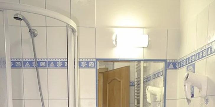 Na lázeňské promenádě: Dvě noci v hotelu se snídaní a lahví vína