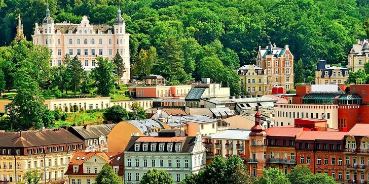 Na lázeňské promenádě: Dvě noci v hotelu se snídaní a lahví vína