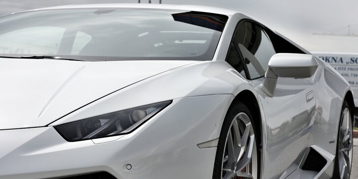 Vyzkoušejte nejnovější Lamborghini, Ferrari nebo Porsche včetně paliva