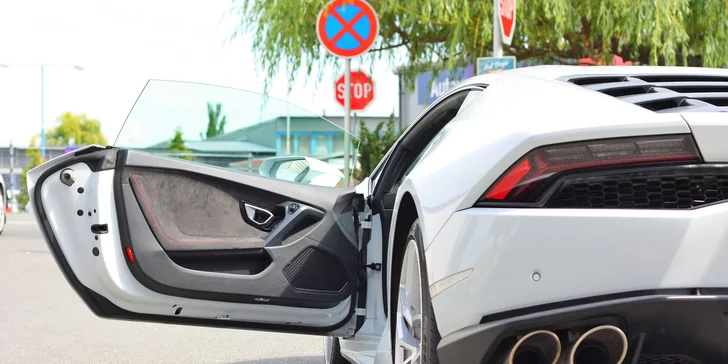 Zážitek na 4 kolech: Projeďte se ve Ferrari, Lamborghini, Maserati nebo Porsche