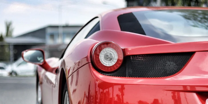 Zážitek na 4 kolech: Projeďte se ve Ferrari, Lamborghini, Maserati nebo Porsche