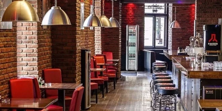 Dopřejte si pořádný burger s přílohou v restauraci Slušnej Kanál