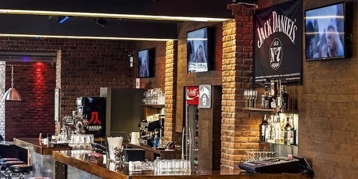 Dopřejte si pořádný burger s přílohou v restauraci Slušnej Kanál