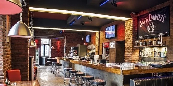 Dopřejte si pořádný burger s přílohou v restauraci Slušnej Kanál