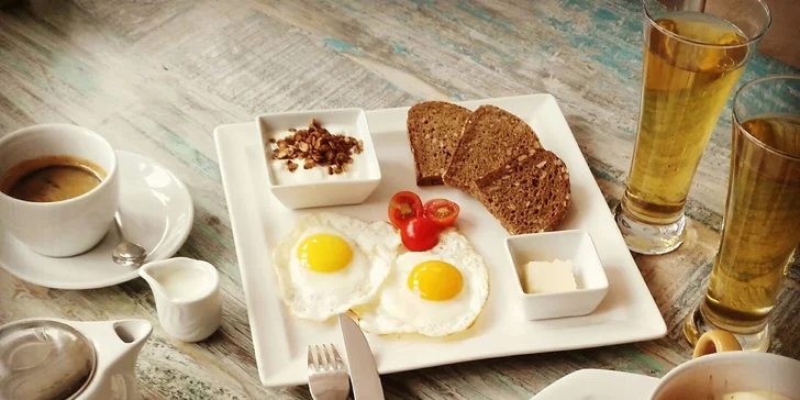 Cokoliv ze snídaňového menu + espresso nebo čaj dle výběru