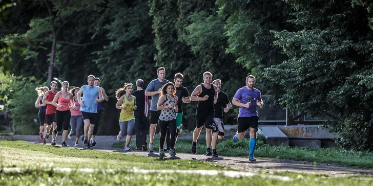 Venkovní funkční trénink: zlepšete si fyzičku pod vedením trenéra