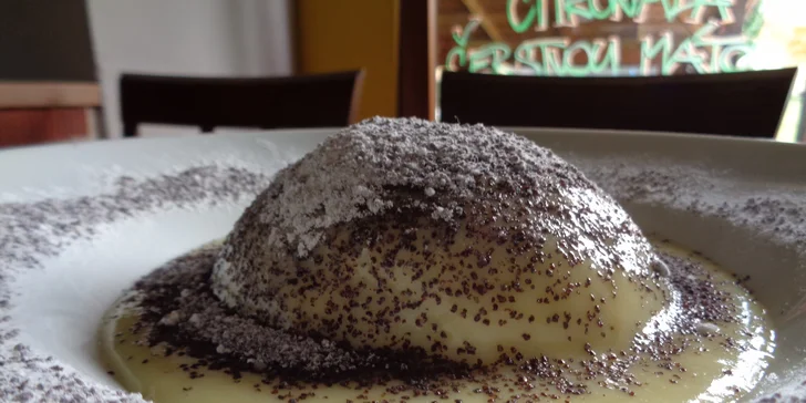 Rakouská specialita Germknödel: Král knedlíků plněný povidlím