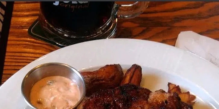 Steak z krkovičky nebo lehký salát s kuřetem v Dašickém Dvoře