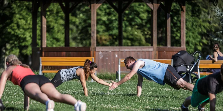 Sílu tělu: Skupinové lekce Hammer Strength včetně venkovního funkčního tréninku