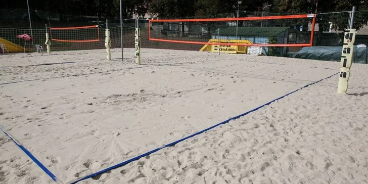 Zahrajte si plážový volejbal v centru Brna