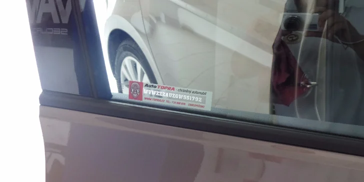 Zabezpečení vozidla před zloději: Pískování autoskel VIN kódem