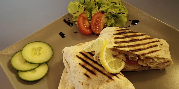 Zapečený wrap: tortilla s kuřecím masem nebo tuňákem pro dva