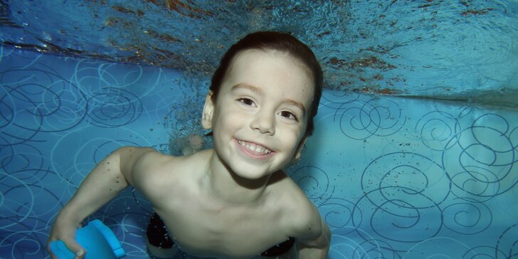 Letní kurz plavání pro děti od 6 měsíců do 3 let v Aquacen­tru Šutka na Praze 8