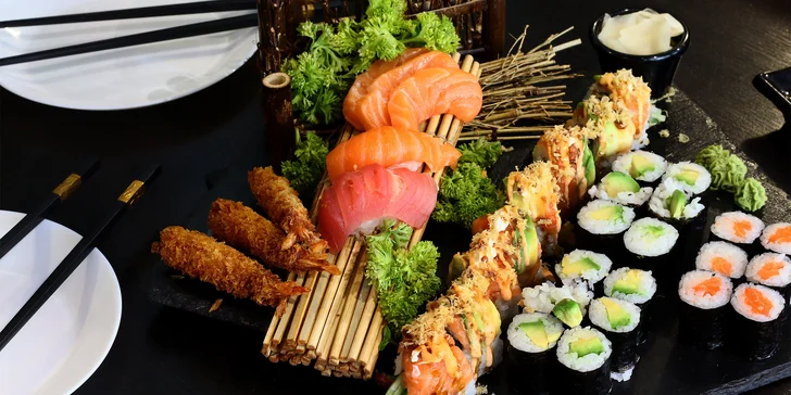 Sójová omáčka a wasabi jsou samozřejmostí. 