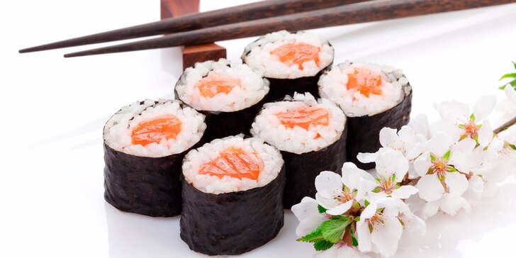 Kacumo set: 32 kousků sushi s sebou včetně omáčky, zázvoru a hůlek