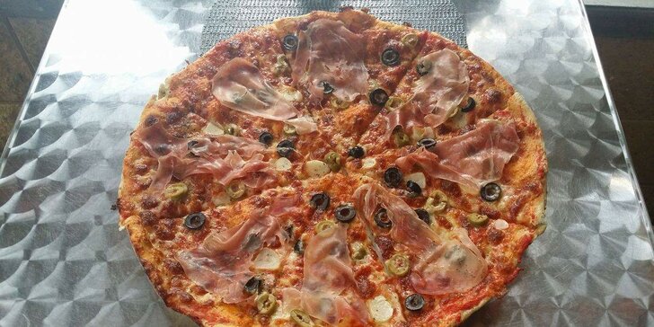 2x pizza Margherita se třemi dalšími ingrediencemi dle výběru