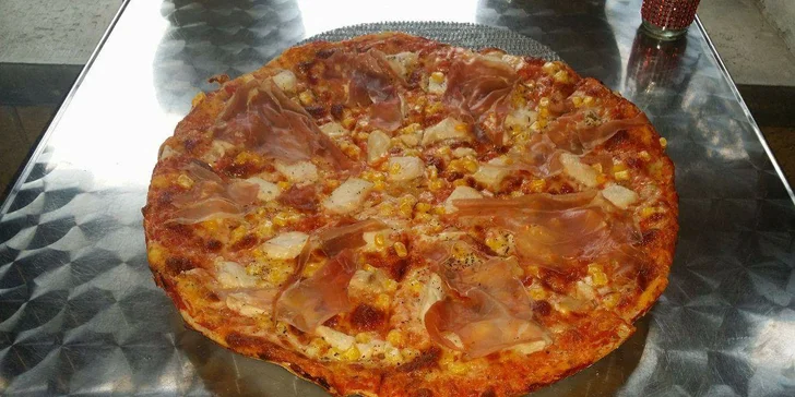 2x pizza Margherita se třemi dalšími ingrediencemi dle výběru