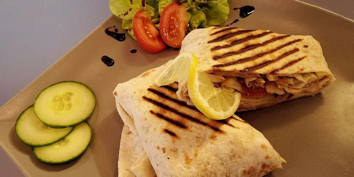 Zapečený wrap: tortilla s kuřecím masem nebo tuňákem pro dva
