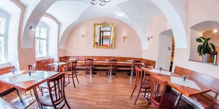 Domácí borůvkový cheesecake s kávou a výhledem na Petřín