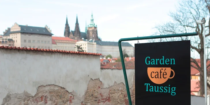Dva koktejly Cuba Libre v tréninkové kavárně Garden café Taussig