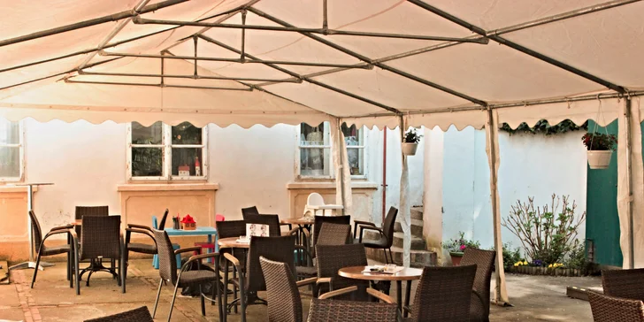 Dva koktejly Cuba Libre v tréninkové kavárně Garden café Taussig