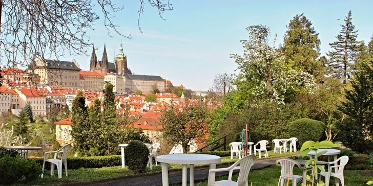 Dva koktejly Cuba Libre v tréninkové kavárně Garden café Taussig