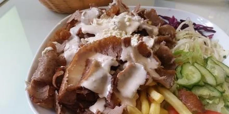 Kebab talíř plný dobrot s hranolky + nápoj