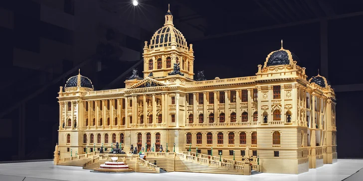 Jako první nahlédnete i do Národního muzea včetně vnitřních expozic. 