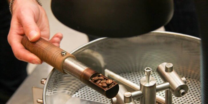 Od sběru kávy až po lahodný šálek: exkurze do pražírny kávy, ochutnávka i balíček arabiky domů
