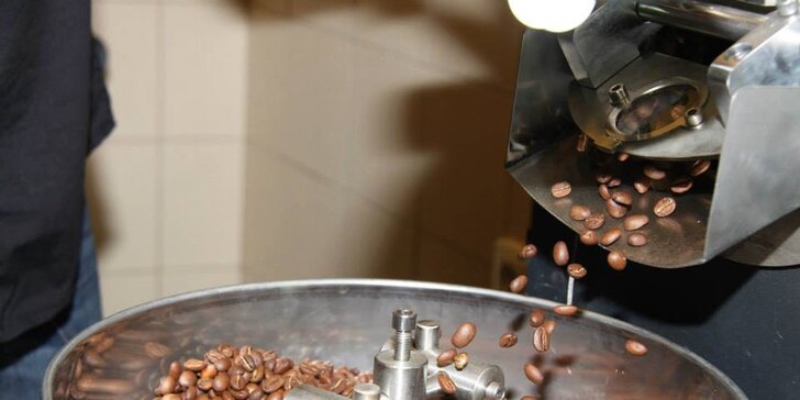 Exkurze do pražírny kávy, ochutnávka i balíček arabiky domů