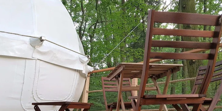 Romantika a dobrodružství: Noc ve stanu v korunách stromů až pro 4 osoby