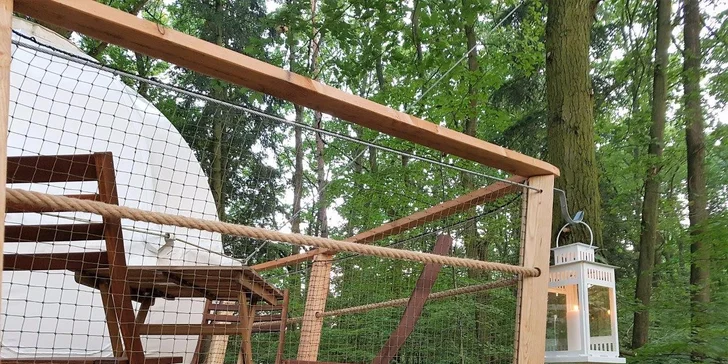 Romantika a dobrodružství: Noc ve stanu v korunách stromů až pro 4 osoby