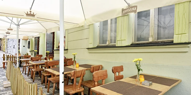 Delikátní makedonská pljeskavica plněná balkánským sýrem pro 1, 2 nebo 4 osoby