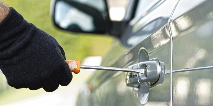 Zabezpečení vozidla před zloději: Pískování autoskel VIN kódem