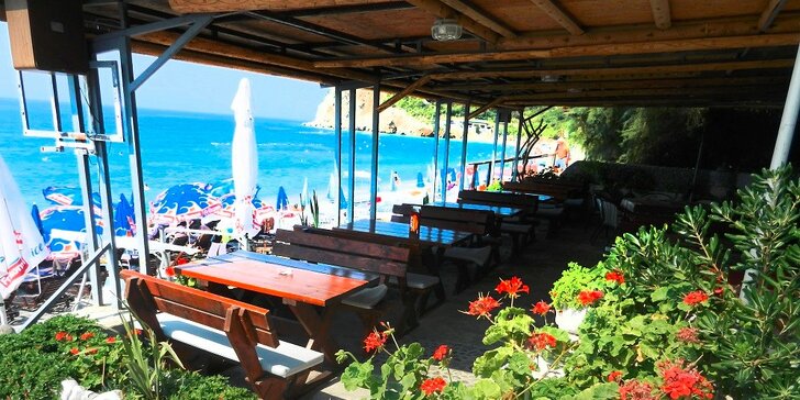 Šplouchání vln a pohoda: Týden v Černé Hoře v hotelu přímo u moře + polopenze