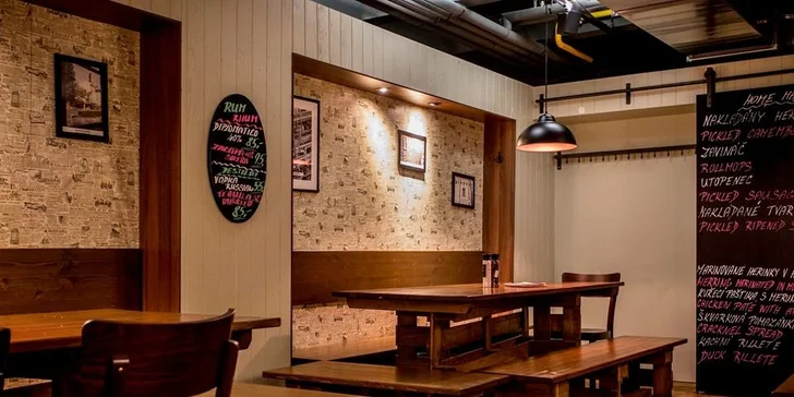 Pořádná porce jídla: Hovězí nebo vegetariánský burger a půllitr piva Benedict
