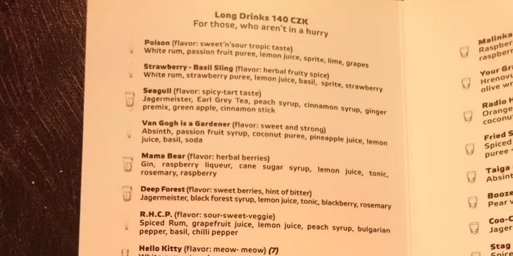 Dva nebezpečně dobré koktejly v legendárním karaoke baru