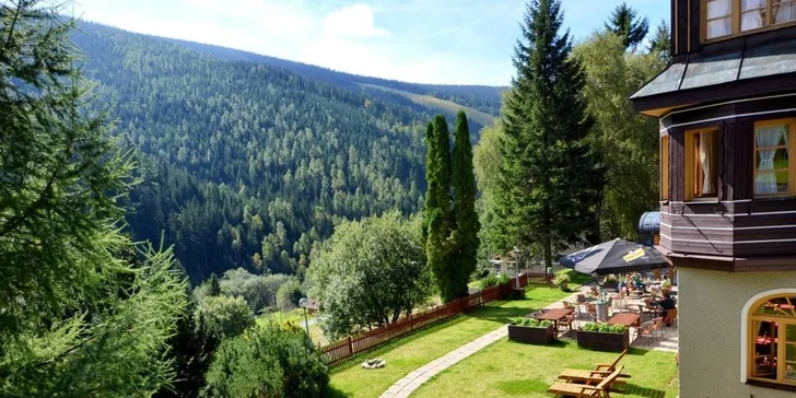 Hotel najdete v malebné krajině údolí Svatý Petr přímo v srdci Krkonoš.