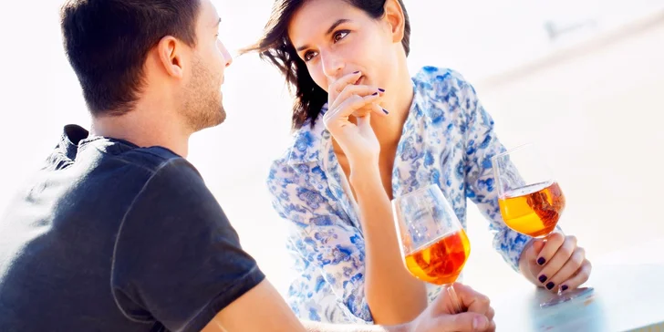 Aperol Spritz: Dvě skleničky italského osvěžujícího nápoje