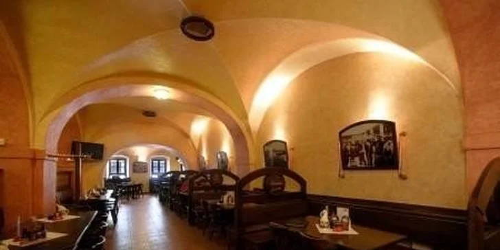 250gramový výtečný tatarák + topinky v pivnici Budvarka